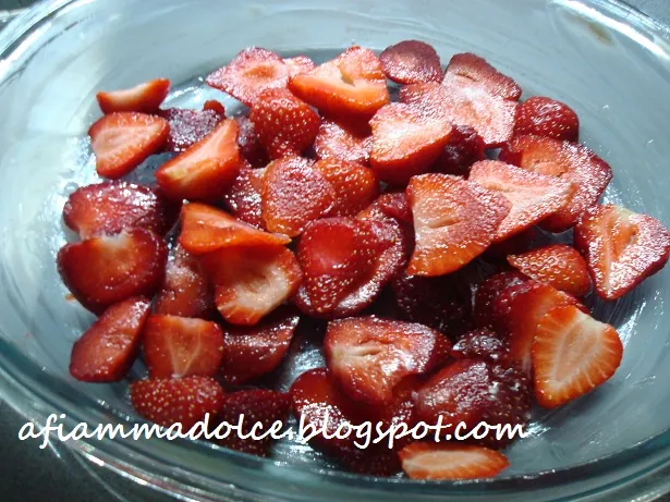 Marzipan clafoutis alle fragole