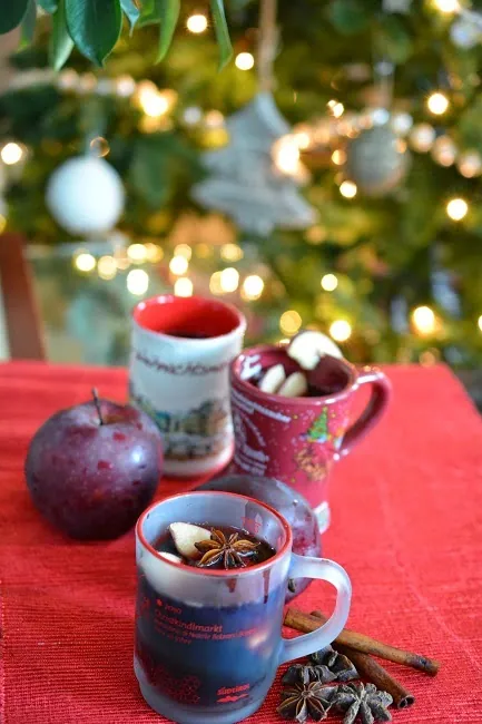 Vin brulé con mele e cannella