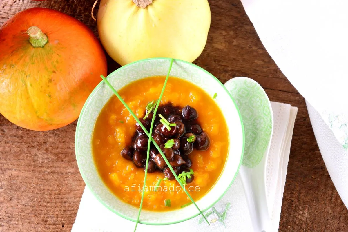 Zuppa di ceci neri e zucca all’erba cipollina
