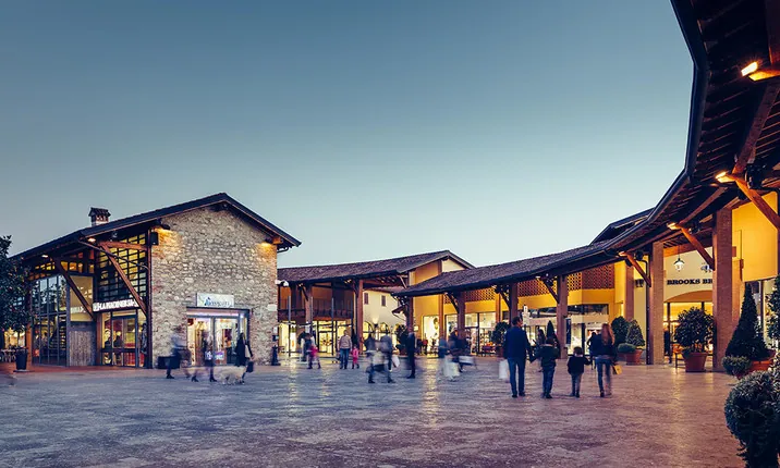 Franciacorta Outlet Village, shopping e bollicine