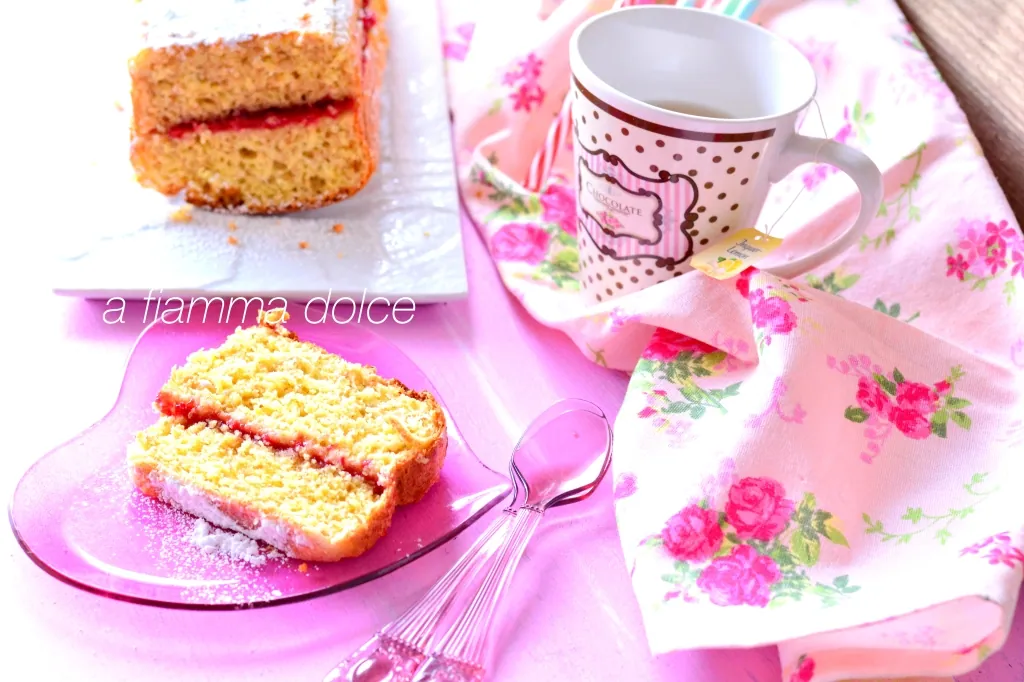 Torta sofficissima alle nocciole e marmellata di lamponi